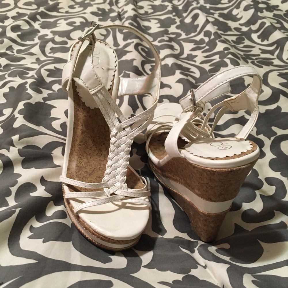 White pulse wedges - Picture 3 of 3
